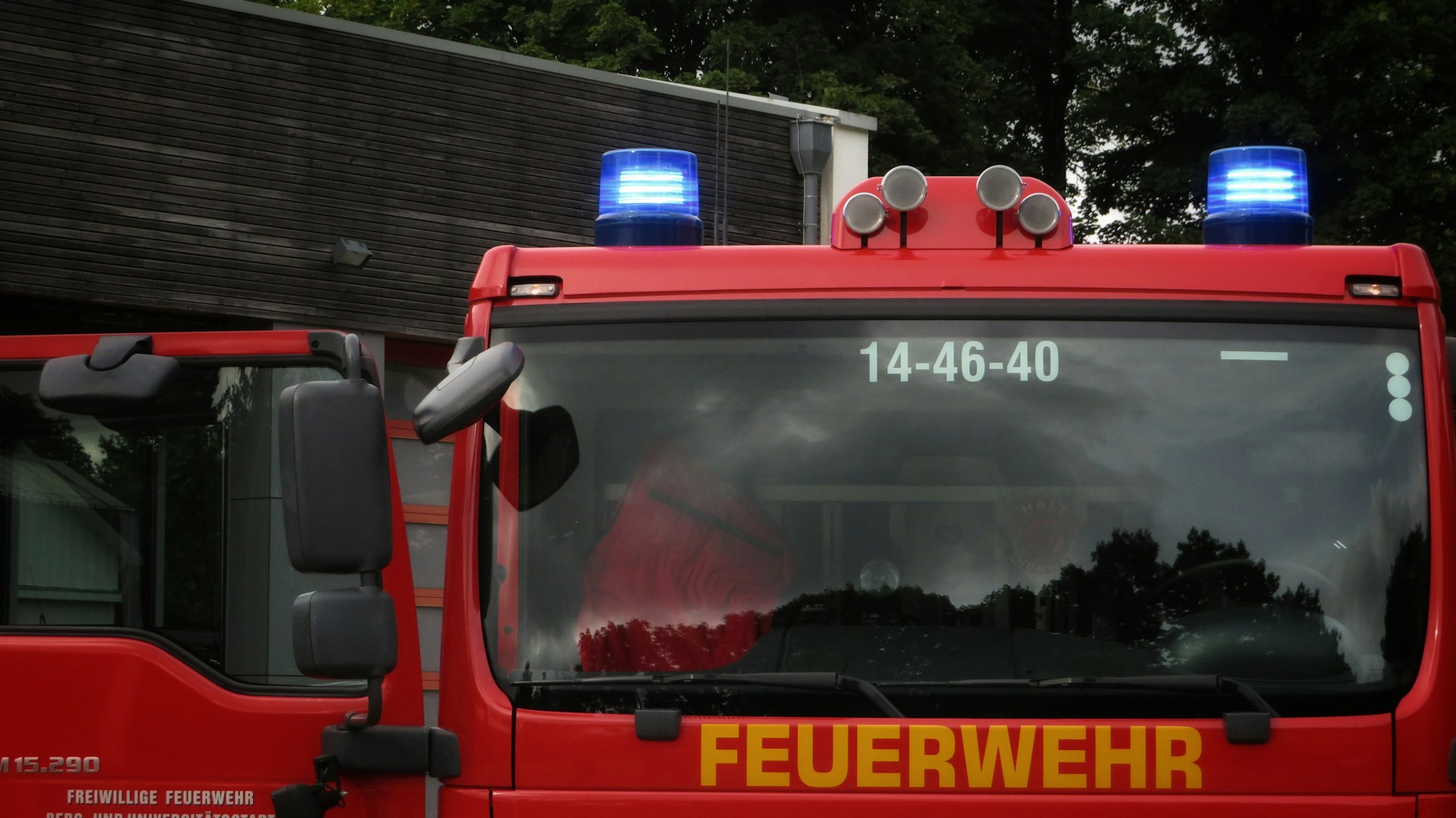 Feuerwehr Auto bei Notfall in der Wohnung - HWV Essen Haus und WEG-Verwaltung