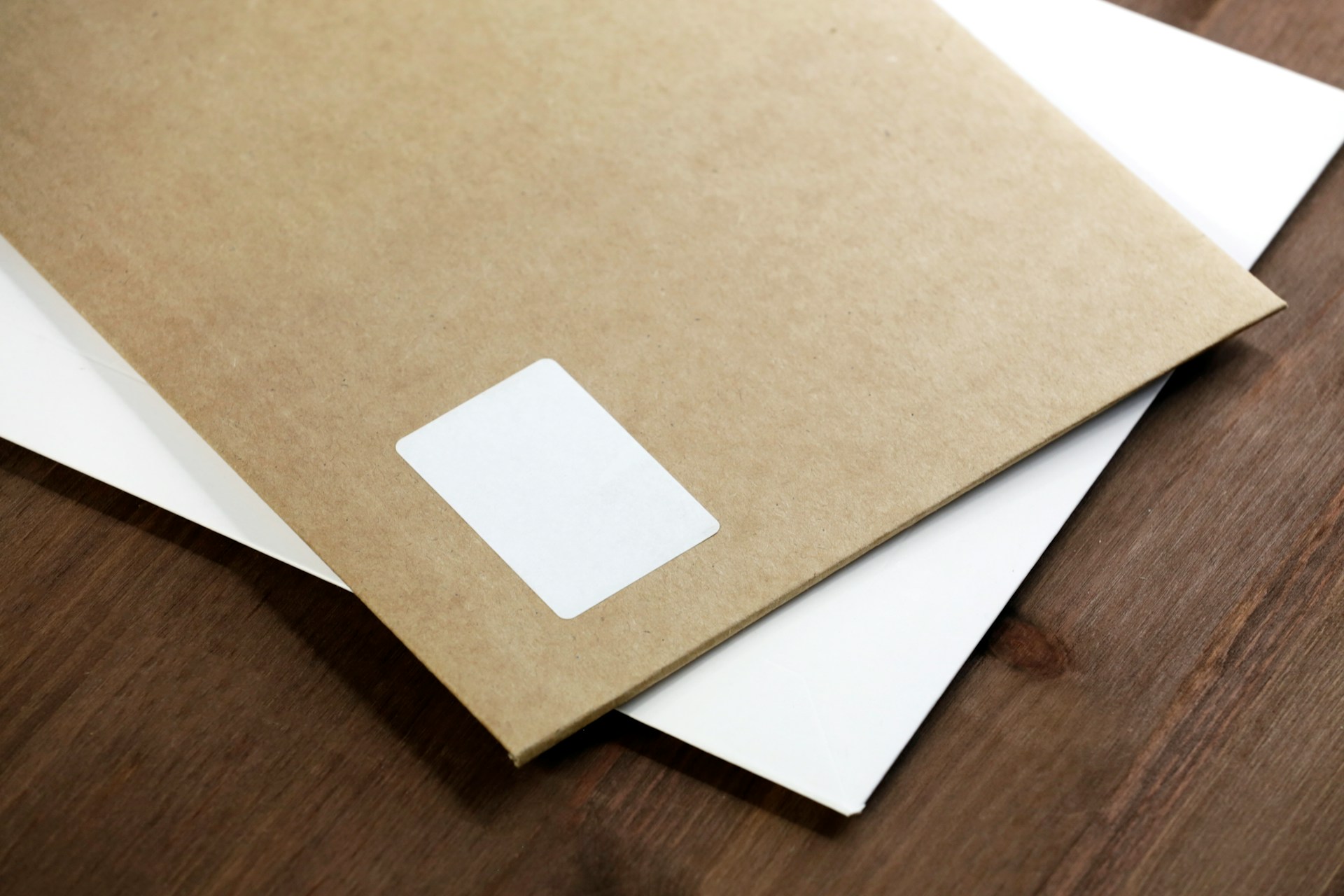 Briefumschläge und Unterlagen – Symbolbild für die Verwaltung